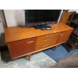 A RETRO TEAK SIDEBOARD W 152 cm