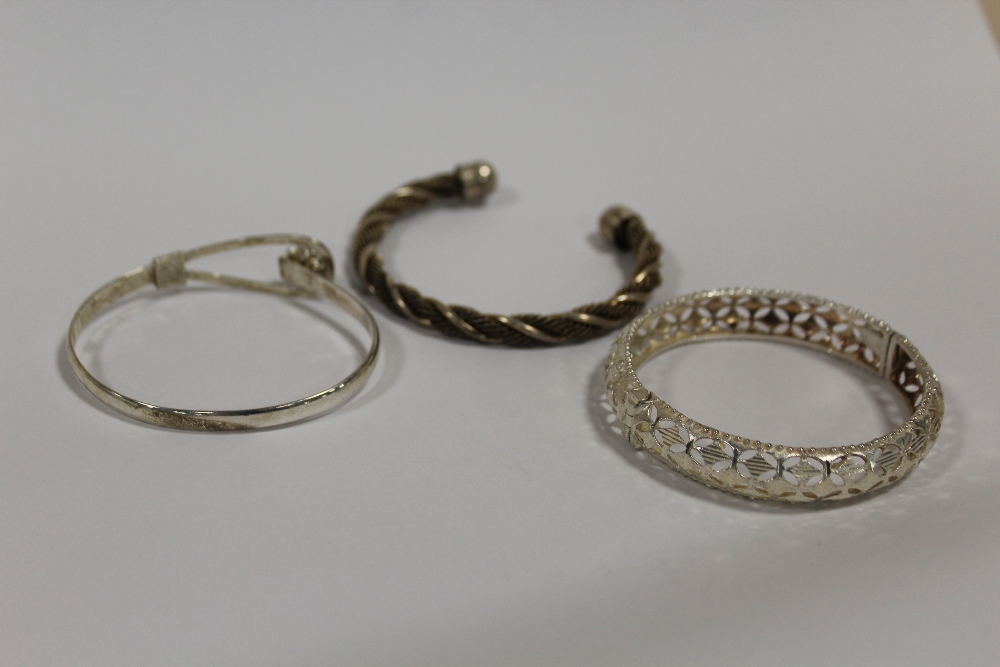 THREE SILVER BANGLES APPROX WEIGHT - 47.6G