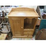 A PINE COMBINATION TALLBOY CUPBOARD, H 118 cm, W 88 cm, D 47 cm