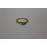 AN 18CT GOLD DIAMOND SOLITAIRE RING