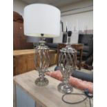 A LARGE PAIR OF MODERN CHROMED TABLE LAMPS - ONE SHADE, OVERALL H 84 cm