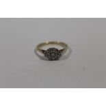 A 9 CARAT GOLD CLUSTER RING SIZE - Q APPROX WEIGHT - 2.3G