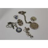 A COLLECTION OF SILVER JEWELLERY ETC. TO INCLUDE AN ENGRAVED CIRCULAR LOCKET, WEDGWOOD JASPERWARE