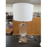 A LARGE MODERN TABLE LAMP & SHADE, OVERALL H 79 cm