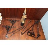 A COLLECTION OF METALWARE TO INCLUDE TWO BRANDING IRONS, FIRESIDE IRONS ETC.