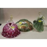 A VINTAGE ROYAL DOULTON WALL POCKET A/F, TOGETHER WITH TWO ROYAL DOULTON FIGURES - VICTORIA HN