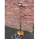 AN UNUSUAL BLACK FOREST STYLE STANDARD LAMP WITH BARLEYTWIST COLUMN, H 160 cm, SLIGHT DAMAGE