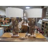 A PAIR OF MODERN UNUSUAL METAL TABLE LAMPS AND SHADES, OVERALL H 87 cm -SLIGHT DAMAGE (2)