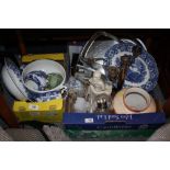 TWO TRAYS OF CERAMICS AND SUNDRIES TO INCLUDE BLUE AND WHITE DINNERWARE