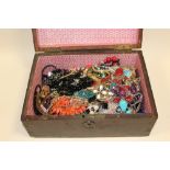 AN OAK BOX OF ASSORTED NECKLACES