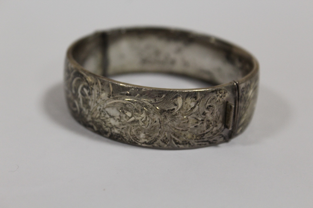 A HALLMARKED SILVER ENGRAVED BANGLE APPROX WEIGHT - 45.8G