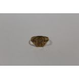 A HALLMARKED 9 CARAT GOLD SIGNET RING