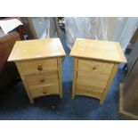 A PAIR OF MODERN LIGHT OAK BEDSIDE CHESTS WITH MIS-MATCHED KNOBS (2)