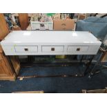 A MODERN WHITE / GLASS THREE DRAWER CONSOLE TABLE ON CHROMED BASE - CRACK TO MIDDLE DRAWER, H 82 cm,
