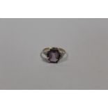 A VINTAGE 9CT GOLD AND SILVER DRESS RING SET WITH A PURPLE STONE