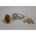 AN AMBER SET DRESS RING, TOGETHER WITH TWO BROOCHES