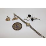 A BAG OF SILVER JEWELLERY AND COLLECTABLES TO INCLUDE A MARCASITE COCKTAIL WATCH, APPROX WEIGHT 65.