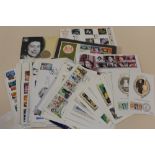 A COLLECTION OF FIRST DAY COVERS TO INCLUDE ROYAL COMMEMORATIVE EXAMPLES
