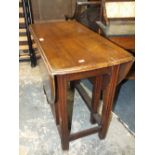 A TRADITIONAL MAHOGANY DROPLEAF DINING TABLE