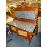 AN EDWARDIAN MAHOGANY / WALNUT AND MARBLE TOPPED WASHSTAND H-145 W-108 CM