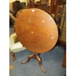 A GEORGIAN MAHOGANY TILT-TOP PEDESTAL TABLE H-67 CM DIA 73 CM