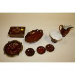A COLLECTION OF CARLTON WARE ROUGE ROYALE TO INCLUDE AN ASHTRAY, TRINKET BOX SUGAR BOWL (8)