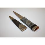 A SCOTTISH JEWELED DIRK / SKEAN DHUB KNIFE