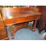 A 19TH CENTURY TRAY TOP WASHSTAND WITH TURNED FLUTED SUPPORTS UNITED BY AN UNDERTIER H-95 CM W-117