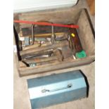 A SMALL CRATE OF VINTAGE TOOLS PLUS A METAL TOOLBOX