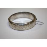 A VINTAGE HALLMARKED SILVER ENGRAVED BANGLE