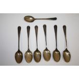 A SET OF SIX HALLMARKED SILVER TEA SPOONS TOGETHER WITH ANOTHER (7)