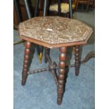 AN EARLY 20 TH CENTURY OAK BOBBIN REEL OCCASIONAL TABLE H-57 W-54 CM