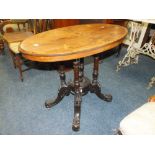 A VICTORIAN WALNUT SMALL INLAID OVAL TABLE H-69 CM W-91 CM