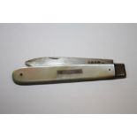 A HALLMARKED SILVER BLADED MOTHER OF PEARL HANDLED FRUIT KNIFE