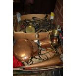 TWO TRAYS OF ASSORTED METALWARE TO INCLUDE COPPER AND BRASS PANS, HORSE BRASSES ETC.