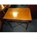 A SMALL MAHOGANY FOLD-OVER CARD TABLE WITH SINGLE DRAWER H-71 CM W-61 CM