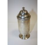 A HALLMARKED SILVER SUGAR CASTOR WITH TWIST TOP APPROX WEIGHT - 147.4G