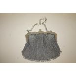 A HALLMARKED SILVER VINTAGE LADIES MESH PURSE