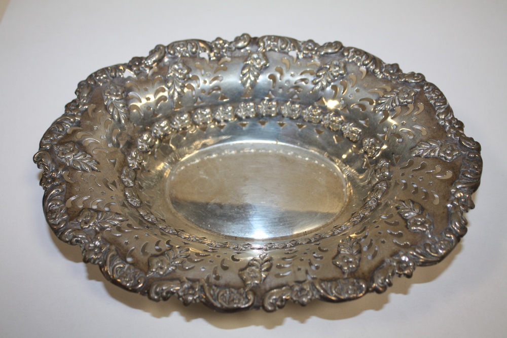 A HALLMARKED SILVER PIERCED OVAL DISH