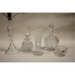 A COLLECTION OF CUT GLASS TO INCLUDE A LAMP BASE, SCENT BOTTLE, VASE, JUG ETC. (5)