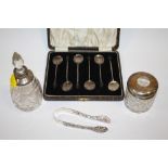 A COLLECTION OF HALLMARKED SILVER TO INCLUDE A PAIR OF ANTIQUE SHORTENED TONGUES, SCENT BOTTLE,