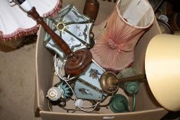A LARGE BOX OF ASSORTED LAMPS TO INCLUDE TREEN AND BRASS EXAMPLES, TOGETHER WITH A KENWOOD STAND