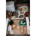 A TRAY OF BREWERY RELATED ASH TRAYS TOGETHER WITH A TRAY OF CERAMICS AND A TRAY OF METALWARE TO