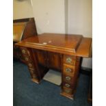 A MAHOGANY CASED SINGER TREADLE SEWING MACHINE WITH SEWING ACCESSORIES IN THE DRAWERS