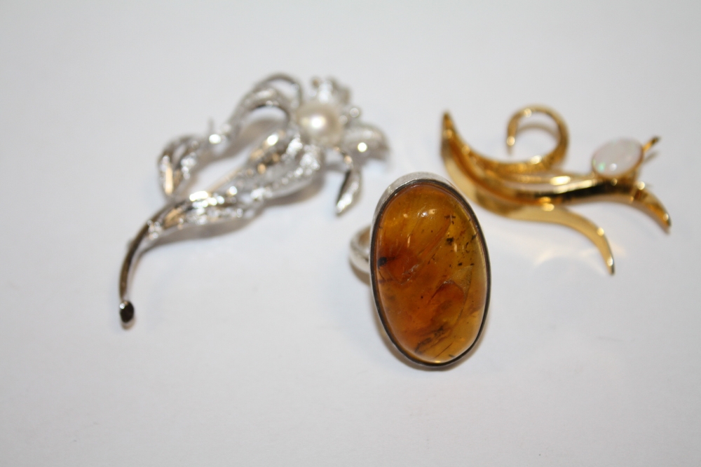 AN AMBER SET DRESS RING, TOGETHER WITH TWO BROOCHES