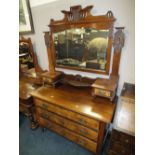 AN EARLY 20TH CENTURY MAHOGANY AND WALNUT DRESSING TABLE W-108 CM