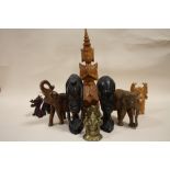 A COLLECTION OF CARVED WOODEN FIGURES ETC. TO INCLUDE A PAIR OF CARVED AFRICAN HEADS, BRASS FIGURE