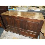 A 19TH CENTURY OAK PANELLED MULE CHEST H-82 W-130 CM