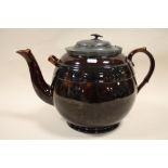 AN ANTIQUE PEWTER LIDDED TEA POT OF LARGE PROPORTIONS, SPOUT TO HANDLE LENGTH, 43 CM, HEIGHT 30 CM