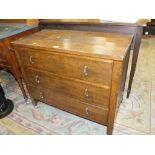 A VINTAGE OAK 3 DRAWER CHEST, W-86 CM WITH AN OAK FENDER (2)